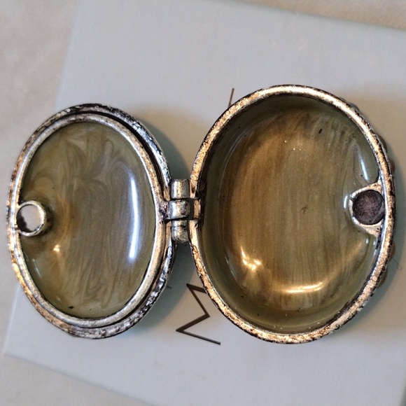 Monet mine butterfly pill box. - Picture 5 of 10